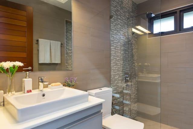 Villa Crystal Two-Bedroom Private Pool Villa プーケット エクステリア 写真