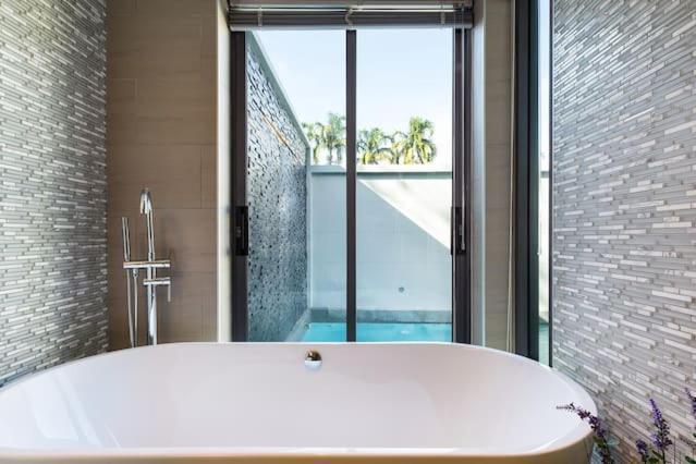 Villa Crystal Two-Bedroom Private Pool Villa プーケット エクステリア 写真